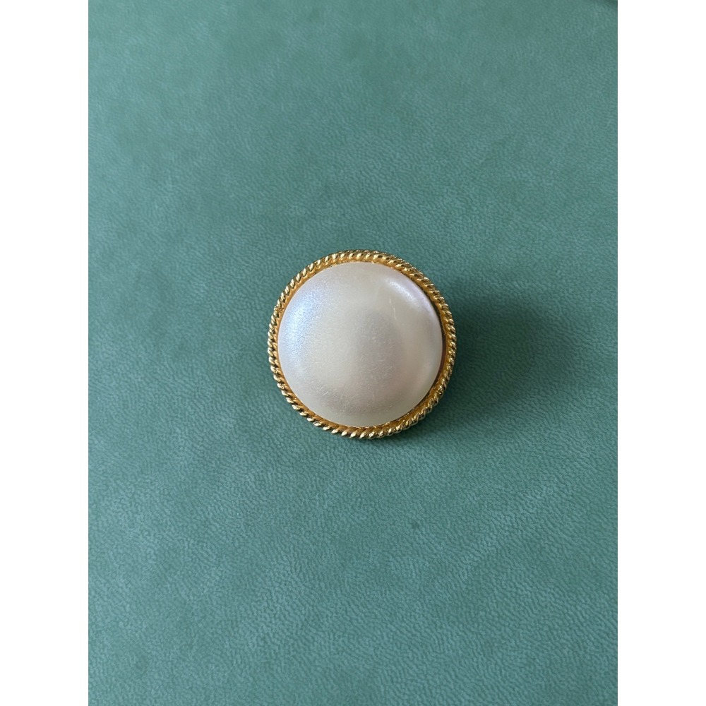 L'Image Vintage Faux Pearl Gold Tone Rope‎ Border Round Brooch Pin